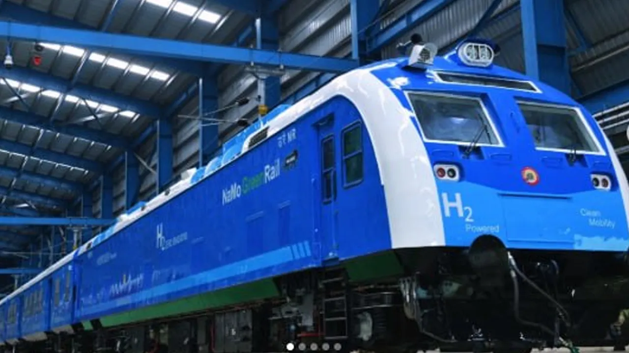 India-Hydrogen-Train3 