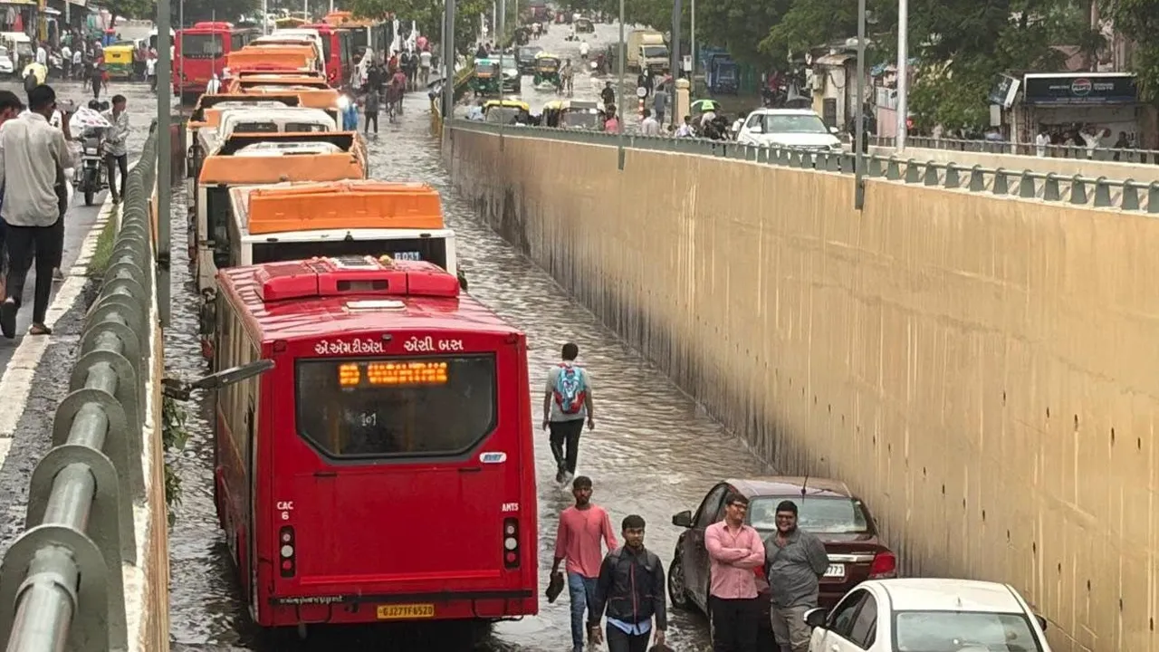 PDO-Gujarat-Heavy-Rain4 