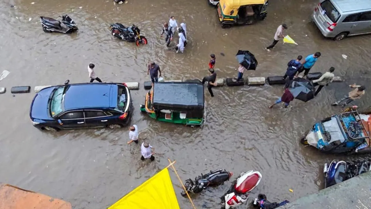 surat-rain1 