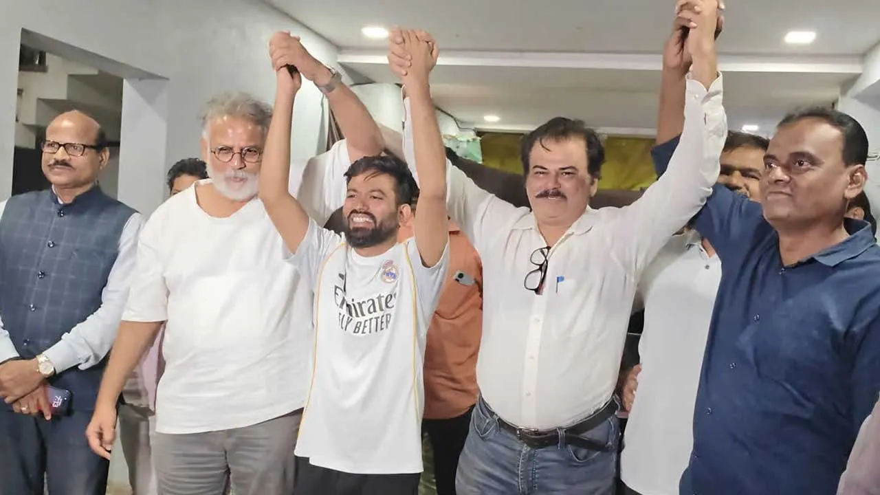 Tushar Gandhi-Abhijeet Dipke