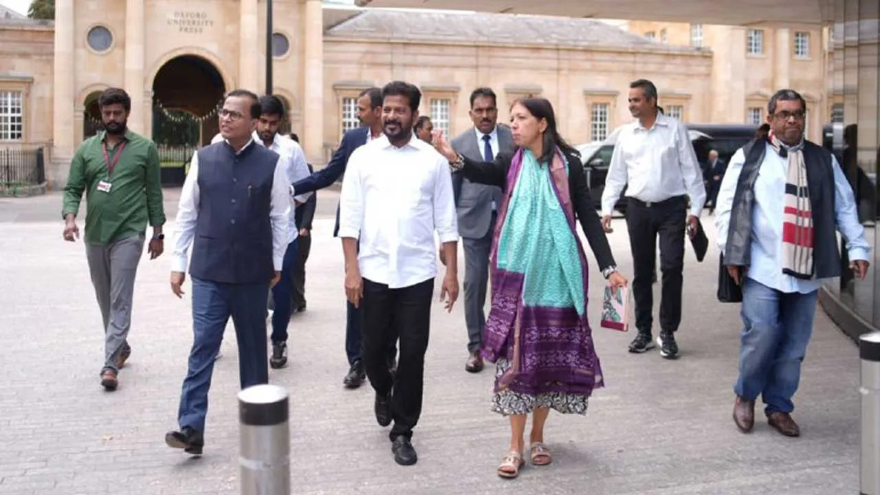 CM રેવંત રેડ્ડીની માયા ટ્યુડર સાથેની મુલાકાત પર BJP ગુસ્સે; જાણો આ ઓક્સફર્ડના પ્રોફેસર કોણ છે?