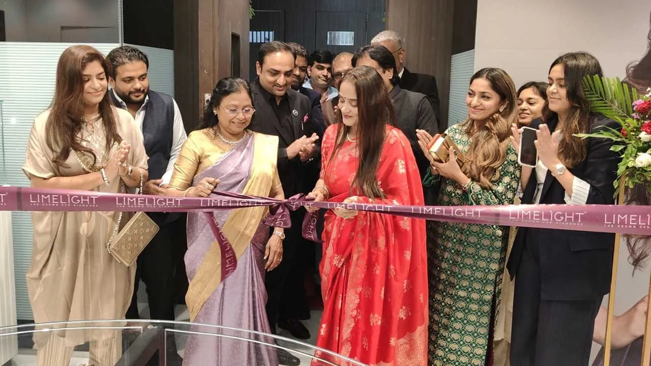 સુરતમાં લાઇમલાઇટ લેબ ગ્રોન ડાયમંડના ફેક્ટરી આઉટલેટના શુભારંભ સાથે પાવરમાર્ક ડાયમંડ બ્રોચ કલેક્શન રજૂ કર્યું