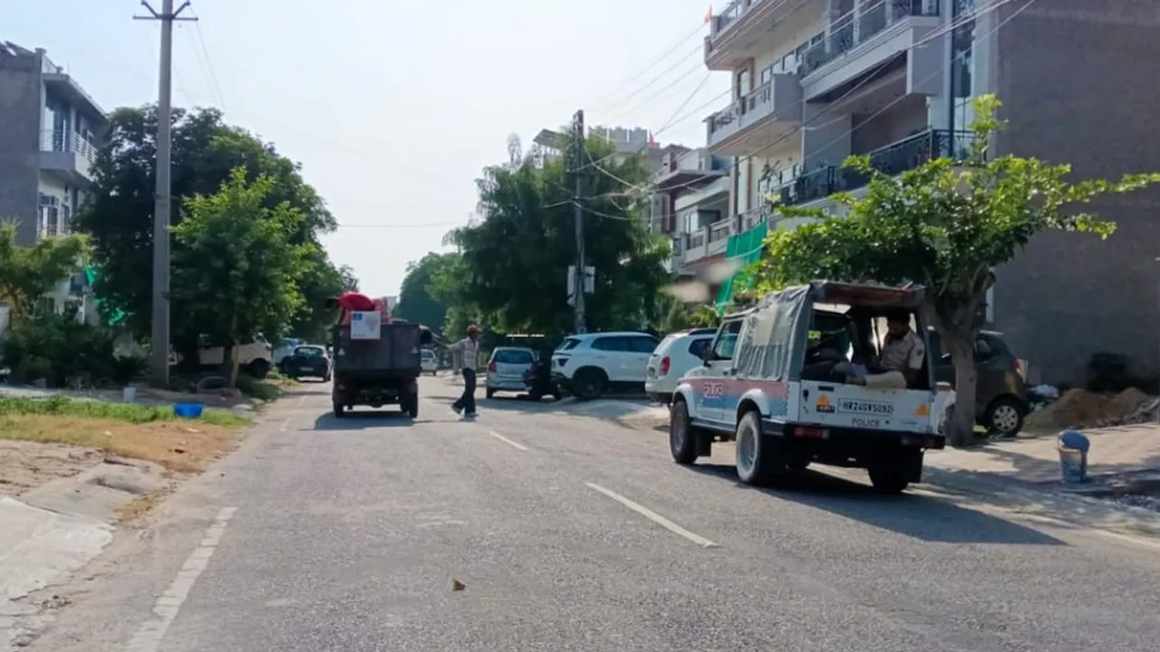 Garbage-Vehicles-Police-Protect2 