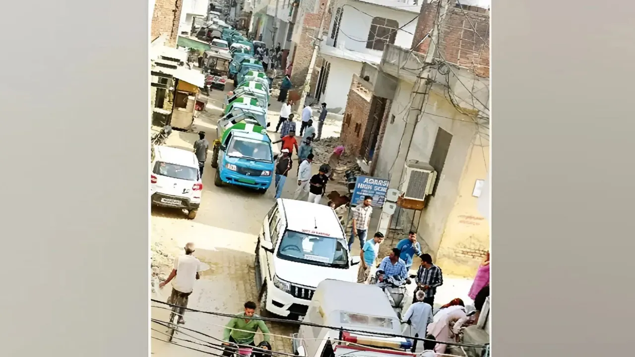 Garbage-Vehicles-Police-Protect3 