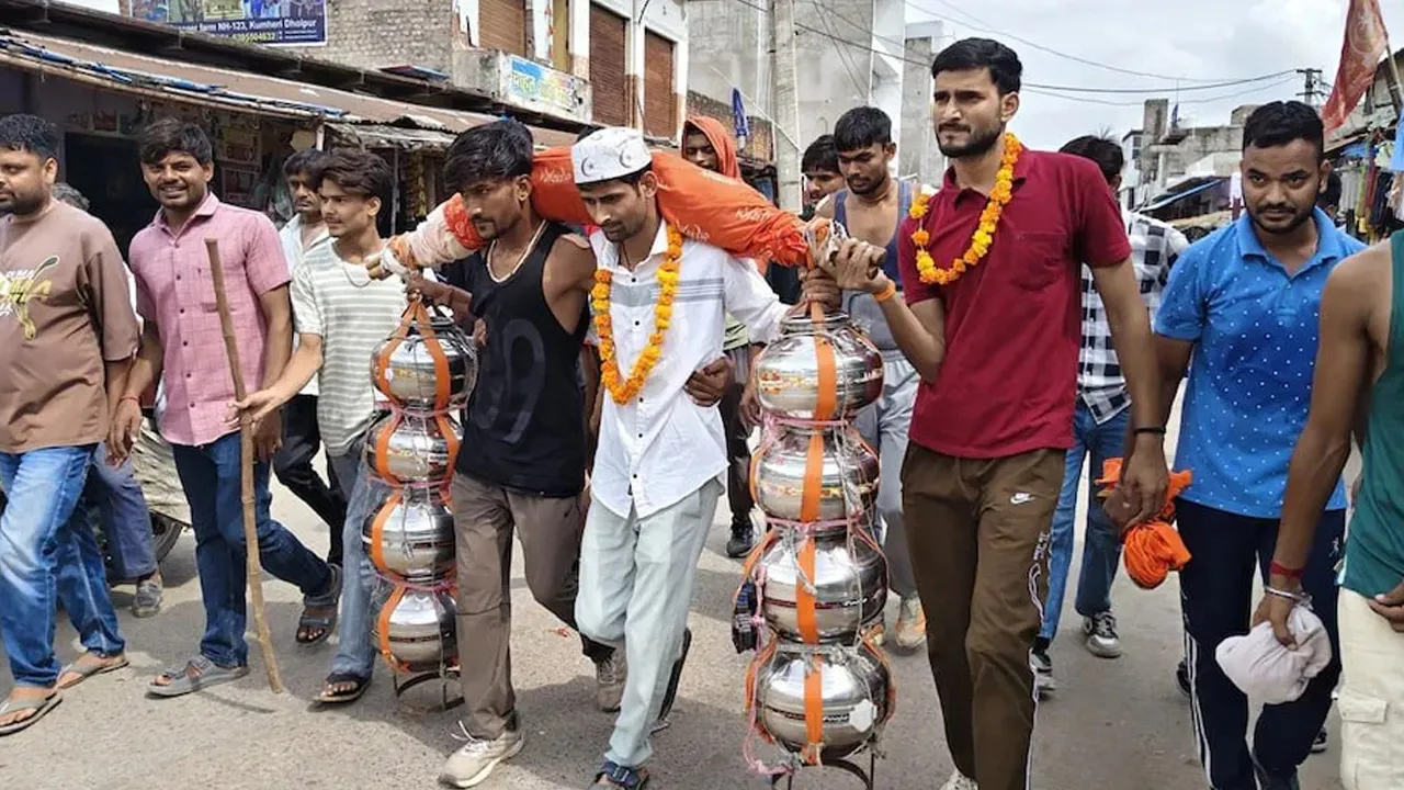 હિન્દુ-મુસ્લિમ મિત્રો સાથે લાવ્યા કાંવડ; 101 લીટર પાણીથી શિવલિંગ પર કર્યો અભિષેક