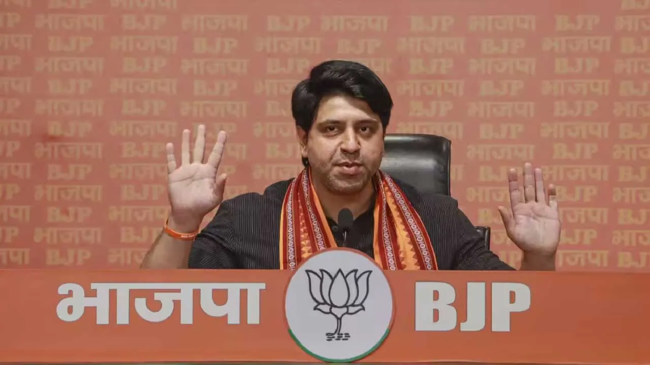 BJP છોડવા માંગતા શહેઝાદ પૂનાવાલાએ રાજીનામું સ્વીકારવા બીજીવાર પાર્ટીને અપીલ કરી