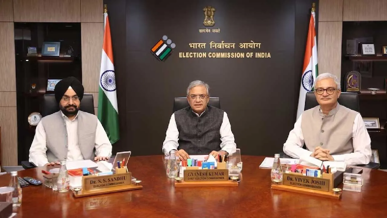 વિવાદ બાદ ચૂંટણી પંચની તાબડતોડ બેઠક, અનેક નિર્ણયો, દિલ્હી-બંગાળમાં ચૂંટણી થઈ ગયા પછી કહે છે નામ જોડાવી શકશો