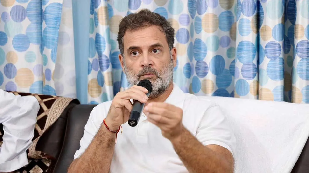 ઈલેક્શન કમિશને મમતા બેનર્જીની પાર્ટીનું નામ-ચિન્હ ફ્રીઝ કરી દેતા રાહુલ બગડ્યા, કહ્યું- મત ચોરી, સરકાર ચોરી અને હવે પક્ષ ચોરી