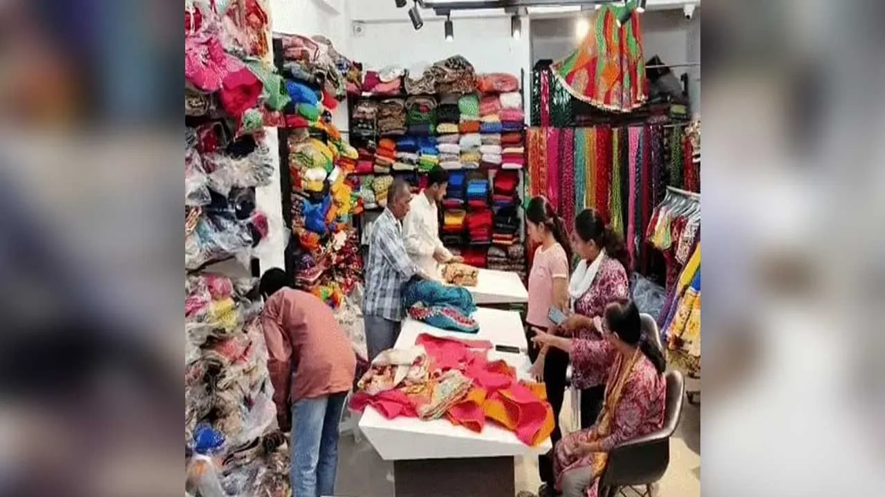 ગુજરાતના વેપારીઓમાં UPI ચાર્જને લઇને નારાજગી, બોલ્યા- ‘પહેલા UPI માટે પ્રોત્સાહિત કર્યા અને હવે…’
