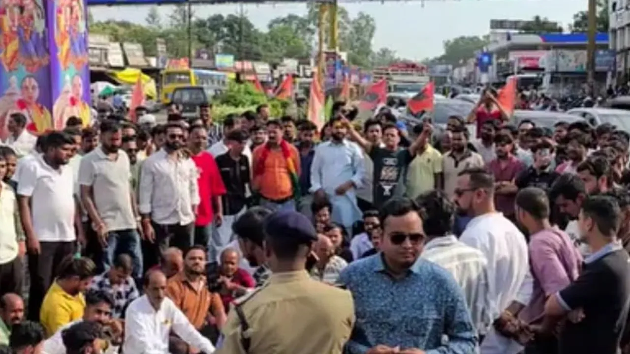 Chhindwara-Saffron-Flag-Removal2 