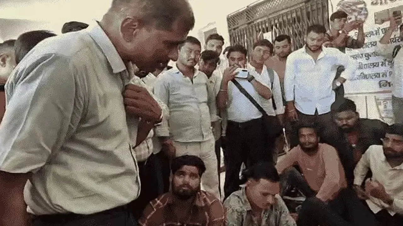 DDU-Students-Strike-Police7 