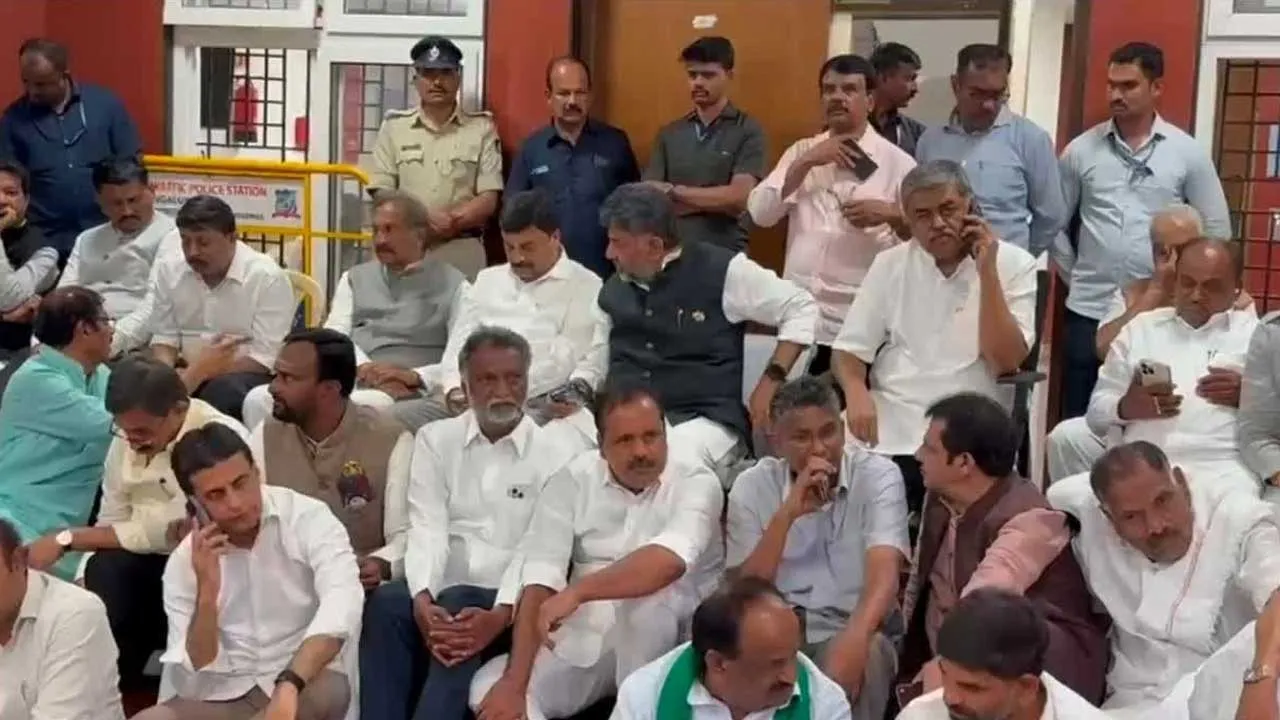 કર્ણાટકના ચીફ ઈલેક્શન ઓફિસર સામે CM DK શિવકુમાર કલાકો સુધી ધરણા પર બેસી ગયા? તેનું શું પરિણામ આવ્યું?