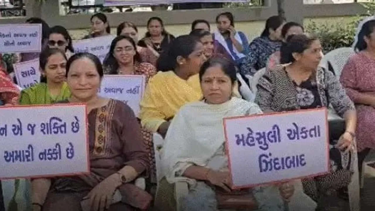 ગુજરાતમાં હવે વર્ગ-3ના કર્મચારીઓ પણ હડતાળ પર ઉતરી ગયા, આવક, જાતિના દાખલા, જમીનને લગતા કામો... બધુ અટવાઈ ગયું