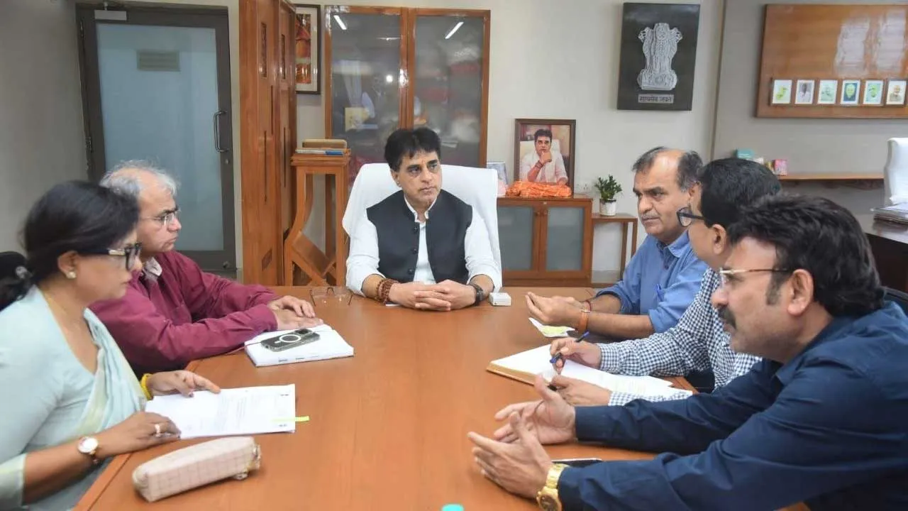 સુરત નવી સિવિલ હોસ્પિટલમાં સ્ટાફ નર્સ વર્ગ-3ની 146 ખાલી જગ્યાઓ પર આઉટસોર્સિંગથી ભરતીને મંજૂરી