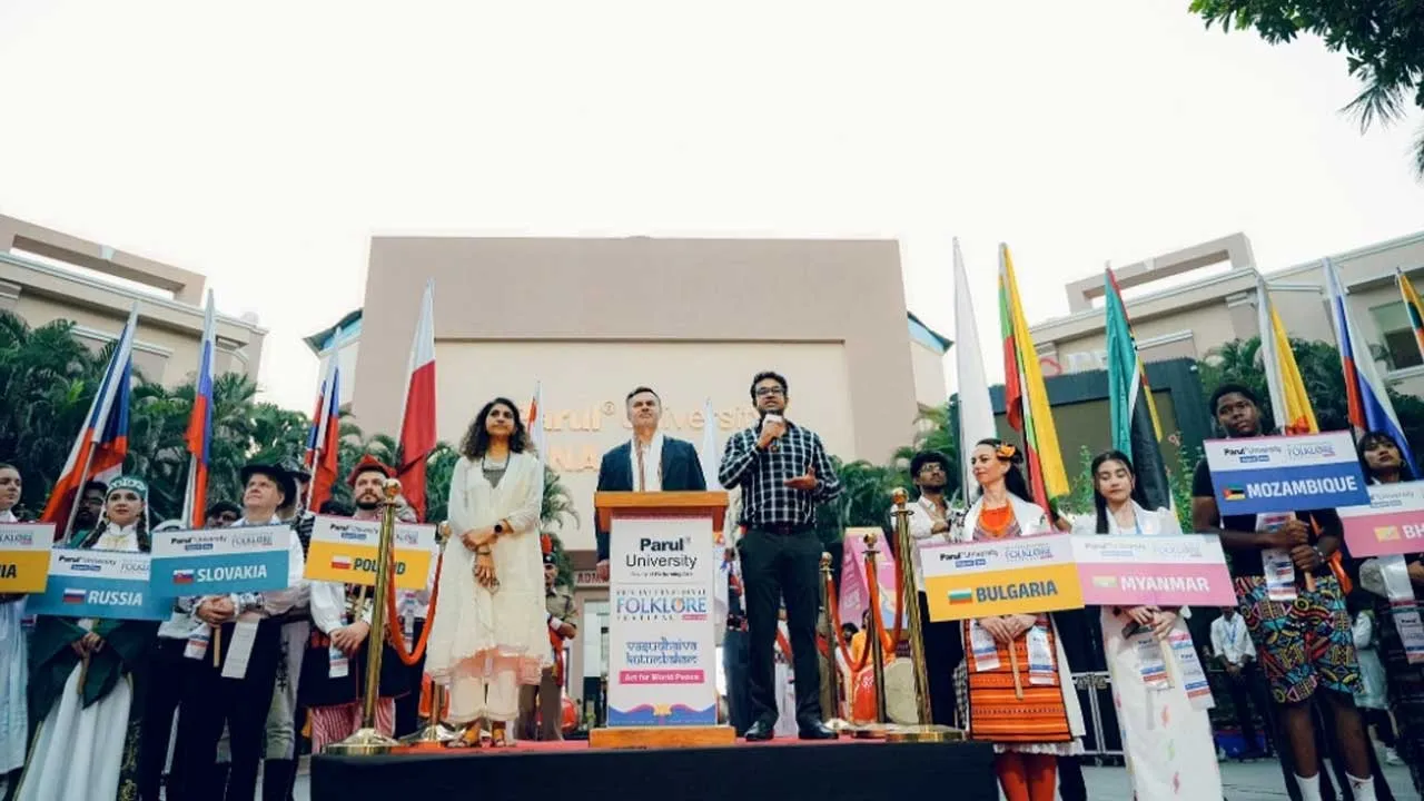 પારુલ યુનિવર્સિટીએ ચોથા ઇન્ટરનેશનલ ફૉકફોર ફેસ્ટિવલનું આયોજન કર્યું, 300થી વધારે કલાકારો એકમંચ પર