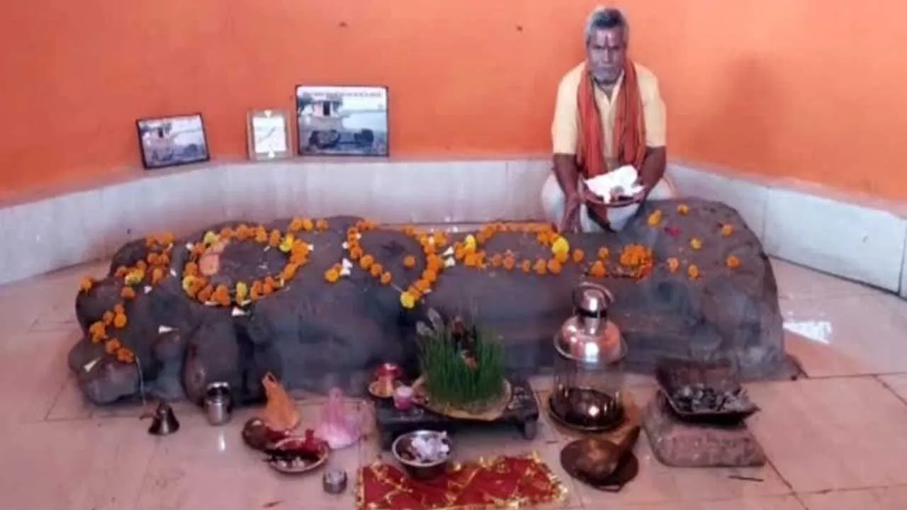 આ ગામમાં રાવણનું દહન નથી થતું પણ પૂજા થાય છે, નાભિમાં તેલ લગાવીને પૂજે છે લોકો; દશેરાએ ઉત્સવ નહીં શોક મનાવે છે