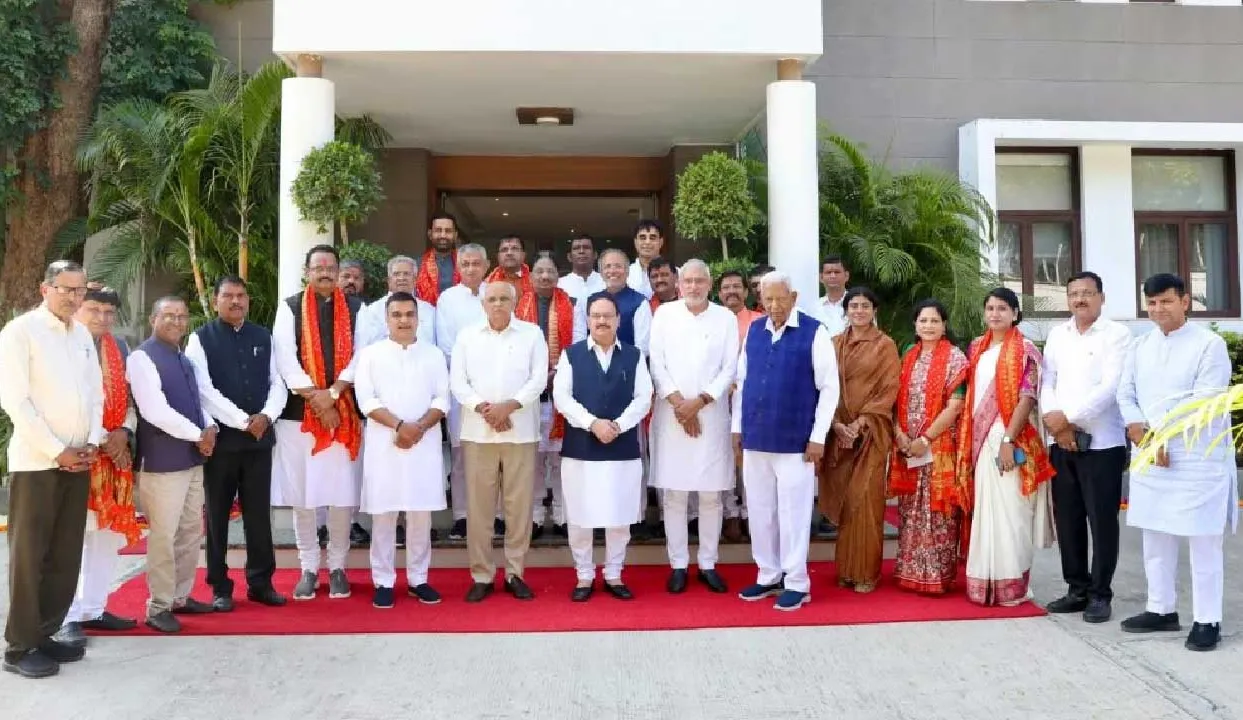 ગુજરાતમાં સરકાર સ્થિર છે છતા સોશિયલ મીડિયામાં સરકાર વિરોધી સૂર કેમ ગુંજી રહ્યો છે? 