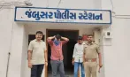 વડોદરામાં હિન્દુ ડૉક્ટર યુવતી સાથેના લગ્નનું નકલી સર્ટિફિકેટ રજૂ કર્યું, માતા બોલી-  દીકરી પાછી લાવી આપો