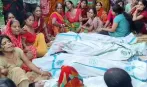 ગંગા નદીમાં હોડી પલટાઈ ગઈ, એક જ પરિવારના 7 બાળકોને ભરખી ગયો કાળ, માતા IAS ઓફિસરને ગળે મળી રડવા લાગ્યા