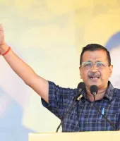 શું ગોપાલને જૂતું ફેંકાયું એટલે કેજરીવાલ ગુજરાત દોડી આવ્યા?