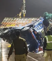 માનવતા નેવે મૂકાઈ... ટ્રકનો ડ્રાઇવર પીડાથી કણસતો રહ્યો પણ લોકો ટેન્કરમાંથી ડીઝલ લૂંટતા રહ્યા