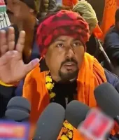 બજરંગ દળના નેતાને UP પોલીસે આખી રાત પોલીસ સ્ટેશનમાં ધાબળો ઓઢાડી ખૂબ માર્યા; મંત્રી અને ધારાસભ્યએ વિરોધ પ્રદર્શન કર્યું