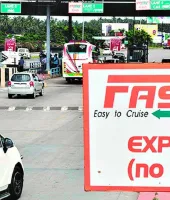 ટોલ પ્લાઝા પર રોકડા નહીં ચાલે, માત્ર FASTag અથવા UPI થી જ થશે ચુકવણી