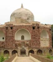 વડોદરાના ‘બડા હજીરા’ સ્મારક પરિસરમાં દફનવિધિ પર પ્રતિબંધ, કોર્ટે અરજી ફગાવી