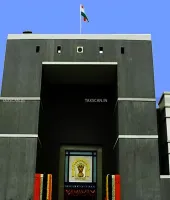 ગુજરાત હાઈ કોર્ટે કલેક્ટરને અભણ કેમ કહી દીધા