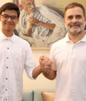 CBSE ની ગેરરીતિને ઉજાગર કરનાર સાર્થકને મળ્યા રાહુલ ગાંધી