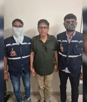 ઘરેથી મળેલા 1.76 કરોડ રોકડા, કારમાં મળેલા 5 લાખ... લાંચ લેતા ઝડપાયેલા ક્લાસ-1 ઓફિસર એ.બી. ચૌધરીને સમય પહેલા નિવૃત્ત કરી દેવાયો