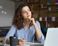 સરકારી આંકડાઓ પરથી જાણવા મળ્યું કે, છોકરીઓ લગ્ન કરવા કરતાં આત્મનિર્ભર બનવાને પ્રાધાન્ય આપી રહી છે