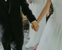 છોકરીએ સગાઇ તોડી નાખી! પણ 'લગ્નની રકમ'માંથી અમુક રકમ 'ગળે મળવાની ફી' તરીકે રાખી