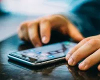 એર ઇન્ડિયાનો એક એન્જિનિયર ચોરાયેલા મોબાઇલ ફોનના ભાગો ખરીદતો અને વેચતો હતો; પોલીસે  263 ફોન સાથે કરી ધરપકડ 