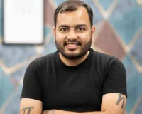 એક શિક્ષકનું ઘર,સ્કુટર બધું વેચાઇ ગયેલું પણ, આજે શાહરૂખ કરતા વધારે રૂપિયા છે