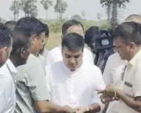 હર્ષ સંઘવી ખેતરોમાં પહોંચીને ખેડૂતોને થયેલા નુકસાનીનું નિરીક્ષણ કર્યું