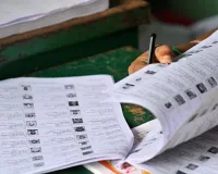 SIR ડ્યૂટી કરવાની ના પાડી તો શિક્ષામિત્રોની સેલેરી રોકી દીધી, મહિલા ટીચરને સસ્પેન્ડ કરી દીધી