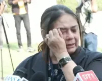 શેરી કૂતરાઓ પર સુપ્રીમ કોર્ટના આદેશ પર મહિલા વકીલે રડતા રડતા કહ્યું, 'તેમણે કેટલો કડક નિર્ણય આપ્યો છે...'