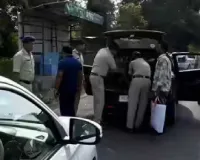 IAS અધિકારીની ગાડી રોકી તો પોલીસકર્મીને SPએ ઓફિસમાં બોલાવી ઉઠક-બેઠક કરાવી, DGP ગરમ