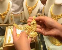 સોનાનો ભાવ રોજ વધી રહ્યો છે; હમણાં ખરીદવું સારું કે, થોડી રાહ જોઈને ખરીદવું જોઈએ! શું કહે છે નિષ્ણાતો