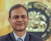 રુપિયાનું ઘટવું, RBIના ગવર્નર બોલ્યા- કેમ ગભરાઈએ? સામે રાખ્યા 30 વર્ષના આંકડા