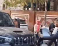 પ્રેમ લગ્ન કરી સુરક્ષા માંગવા ગયેલી યુવતીનું SP ઓફિસની બહારથી કરાયું અપહરણ! પોલીસને પણ અડફેટમાં લેવાનો પ્રયાસ