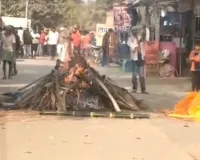 સ્મશાનગૃહમાં જવાનો રસ્તો ન આપ્યો તો દલિત પરિવારે ચાર રસ્તા પર જ કરી દીધા અંતિમ સંસ્કાર