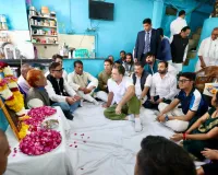 ઈન્દોર દૂષિત પાણીથી પીડિત પરિવારોને મળ્યા રાહુલ, કહ્યું- આ છે ભાજપનું સ્માર્ટ સિટી મોડલ?