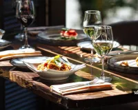 રેસ્ટોરન્ટાંએ સર્વિસ ચાર્જ પરત કરવો પડશે, CCPAએ દંડ ફટકાર્યો