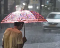 ગુજરાતમાં 17 જિલ્લામાં ભારે પવન સાથે માવઠાની આગાહી, હવામાન વિભાગનું ‘યલો એલર્ટ’