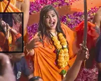 વિવાદમાં રહેતી કીર્તિ પટેલે મહાશિવરાત્રીની રાતે મૃગીકુંડમાં કર્યું સ્નાન, સાધુ-સંતોમાં રોષ, પોલીસનું પણ અપમાન કર્યું