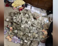 30 હજારની લાંચ લેતો પકડાયો સરકારી અધિકારી, પછી ઘરે દરોડા પડ્યા તો જ્યાં જુઓ ત્યાં નોટના ઢગલા હતા