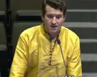 ‘ગૌમૂત્ર સૌથી સારી દવા છે...’, અમેરિકન યુટ્યુબર એલેક્સ સ્ટેને હિન્દુ ધર્મની ઉડાવી મજાક