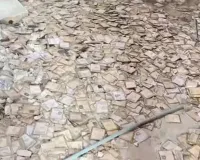 પોરબંદરમાં જૂની કોર્ટમાં હજારો ચૂંટણી-આધાર કાર્ડ રઝળતા મળી આવ્યા, અધિકારી જણાવ્યું કારણ